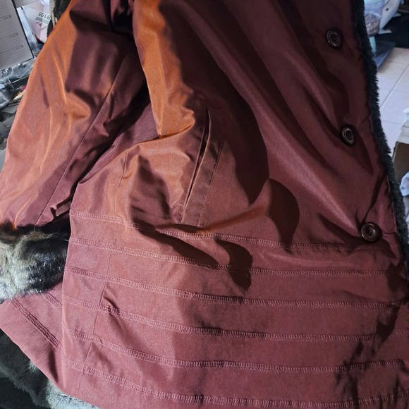 New with Tags Dennis by Dennis Basso Burgundy Mid Length Faux Fur Large - Picture 9 of 10